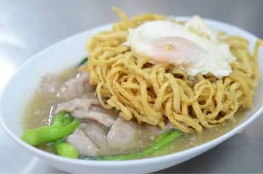 ราดหน้าเคี้ยงเอ็มไพร์