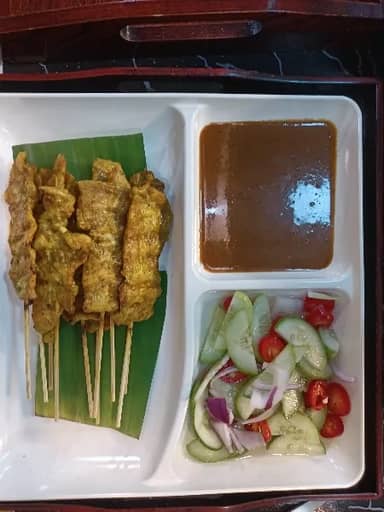 หมูสะเต๊ะย่าพร้อม