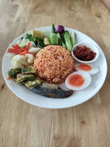 ข้าวคลุกน้ำพริกบ้านเรา